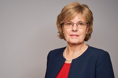 Portrait von Dr. Helga Lukoschat.